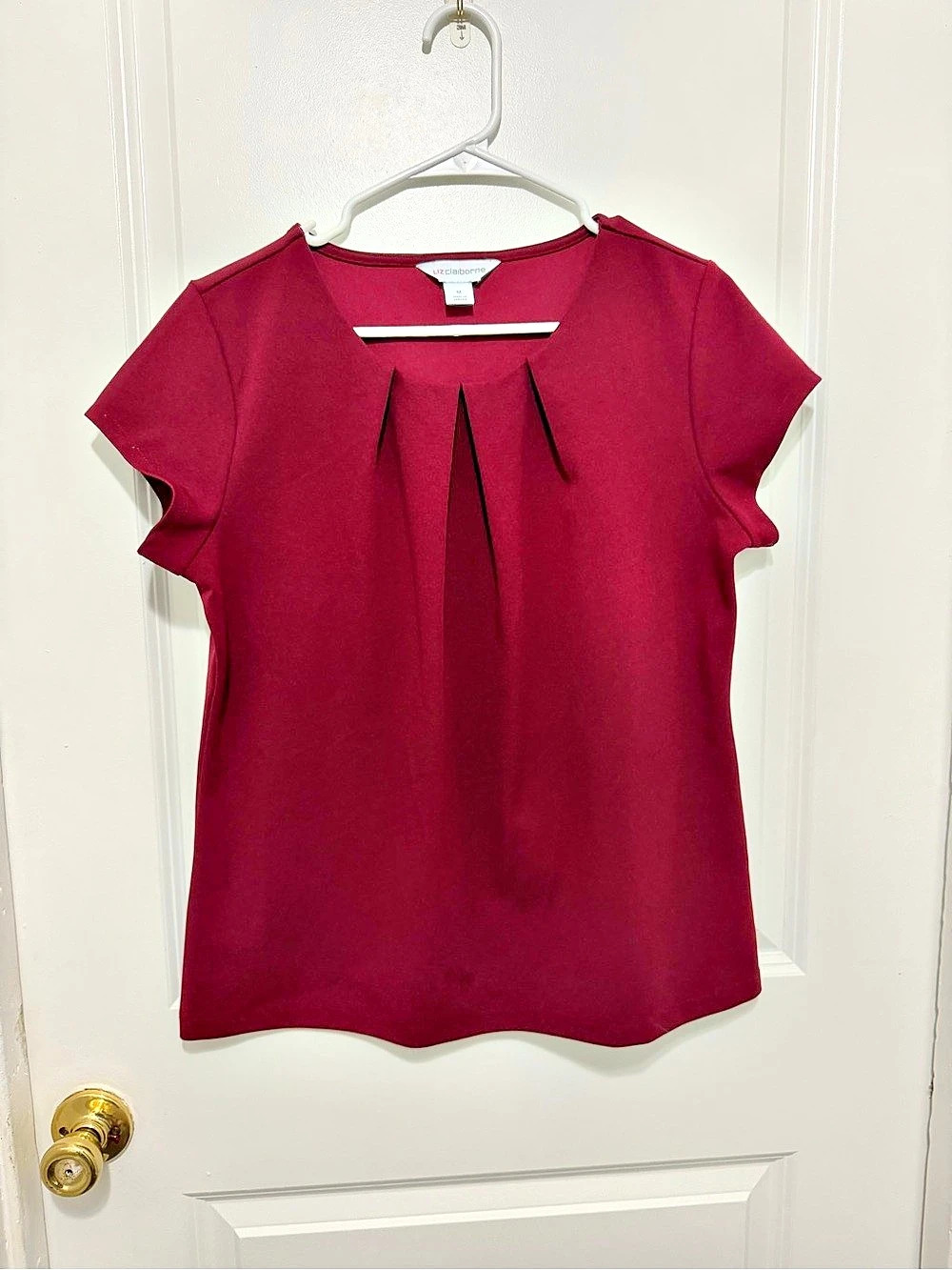 Liz Claiborne Pleated Short Sleeve Blouse in Burgundy Size Medium Like New